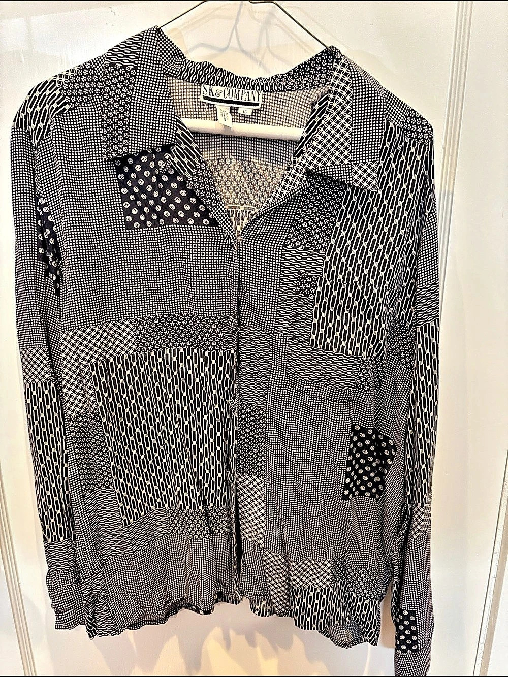 K & Company Geometric Blouse in Black & White Size 16 BN10620